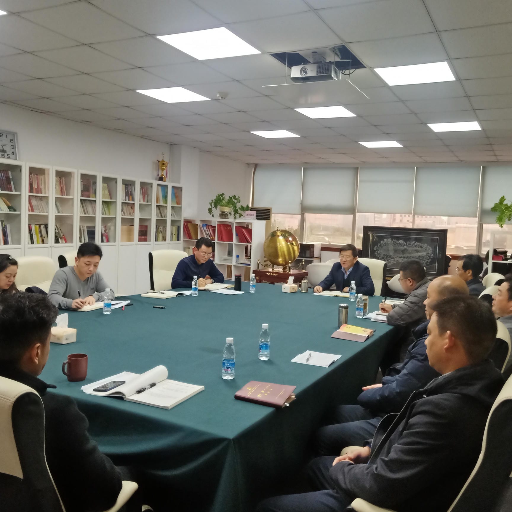 杜春茂在局机关后勤服务中心党支部宣讲党的十九届五中全会精神_尊时凯龙新闻_金喜最火知名网_尊时凯龙有限责任公司