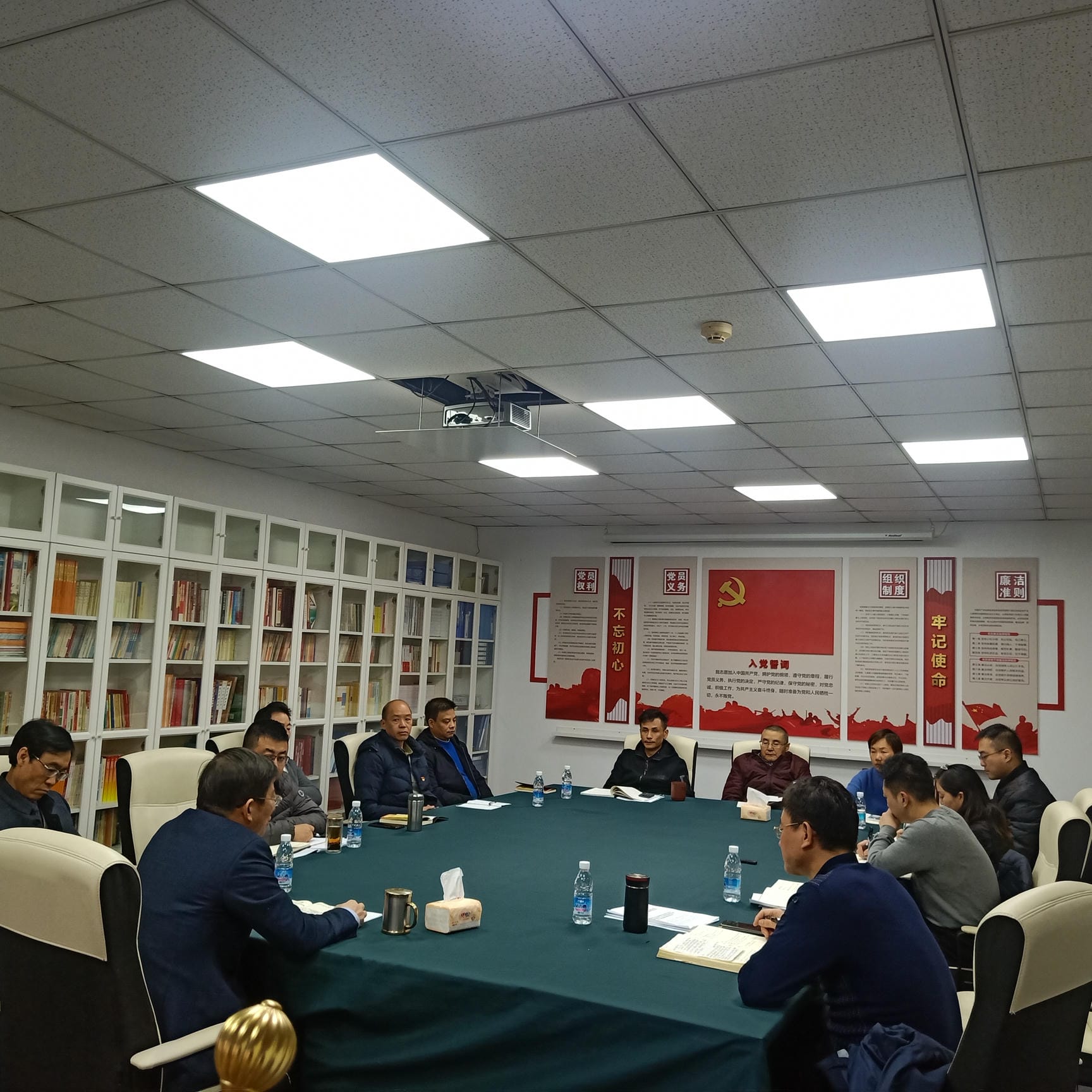 杜春茂在局机关后勤服务中心党支部宣讲党的十九届五中全会精神_尊时凯龙新闻_金喜最火知名网_尊时凯龙有限责任公司