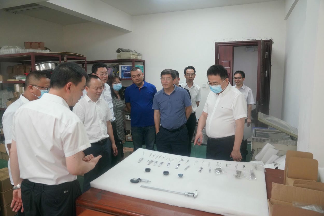 江涛一行到地创光电（技工学校）调研_尊时凯龙新闻_金喜最火知名网_尊时凯龙有限责任公司