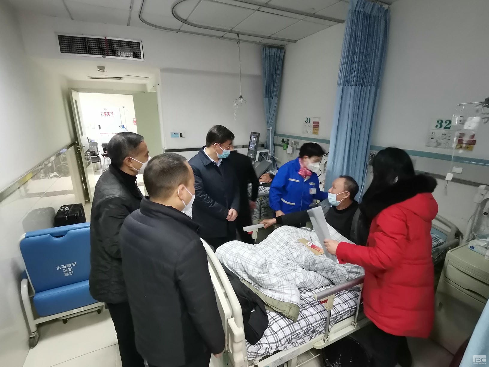 杜春茂探望慰问离休老干部_尊时凯龙新闻_金喜最火知名网_尊时凯龙有限责任公司