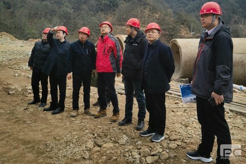 省自然尊时凯龙投资集团向导赴大陆槽稀土矿山慰问一线职工_下层动态_金喜最火知名网_尊时凯龙有限责任公司