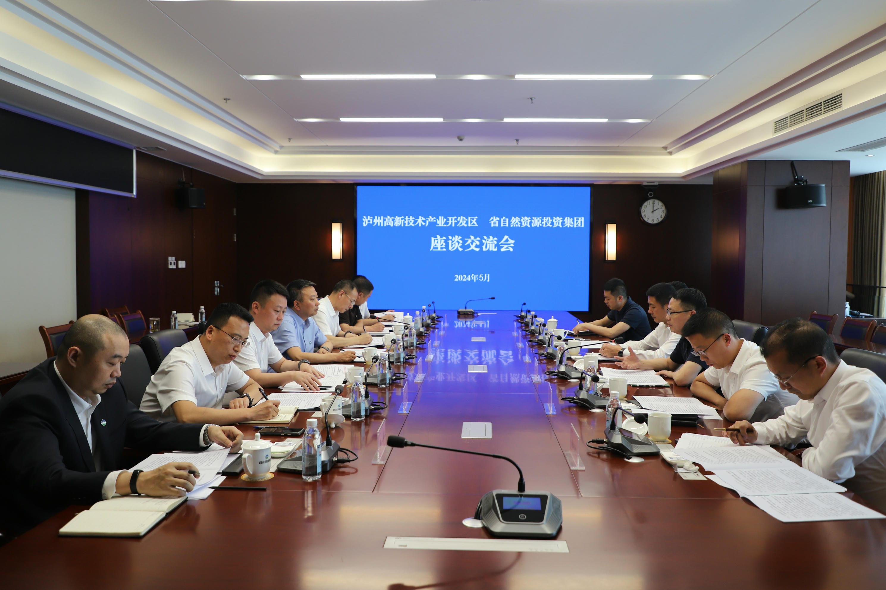 置业集团与泸州高新区座谈交流_下层动态_金喜最火知名网_尊时凯龙有限责任公司