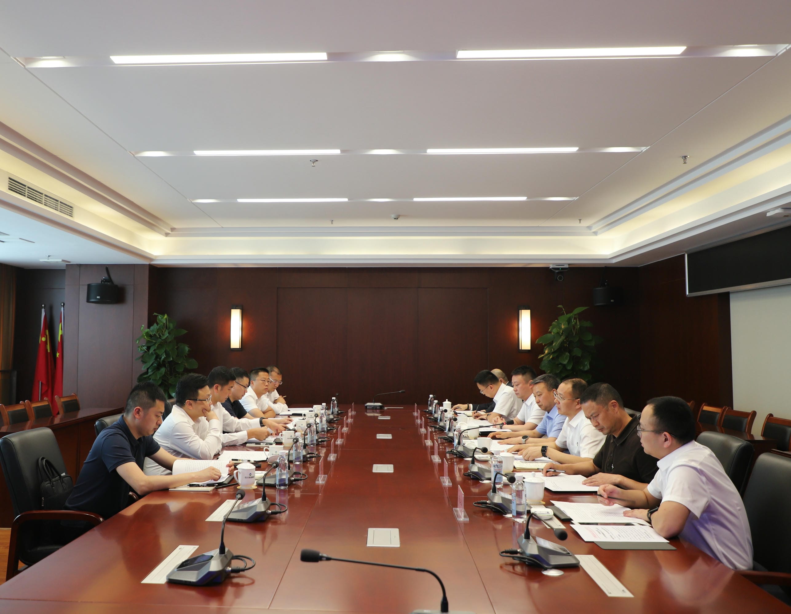 置业集团与泸州高新区座谈交流_下层动态_金喜最火知名网_尊时凯龙有限责任公司