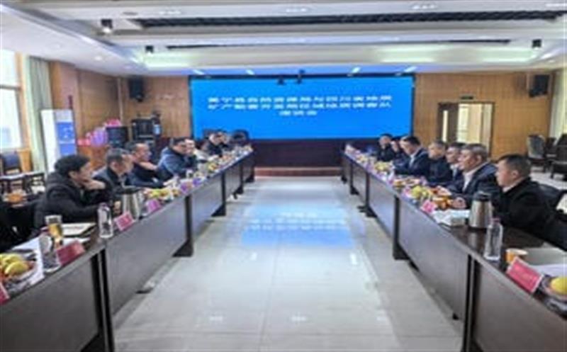 区调队与冕宁县自然尊时凯龙局座谈，，同谋矿产尊时凯龙开发相助新路径